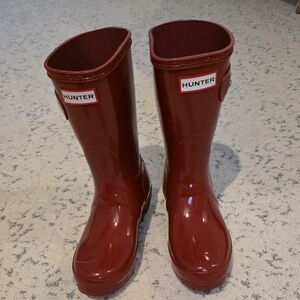 Hunter Shiny Cherry Red Rain Boots - Size 5 - Run Generous
